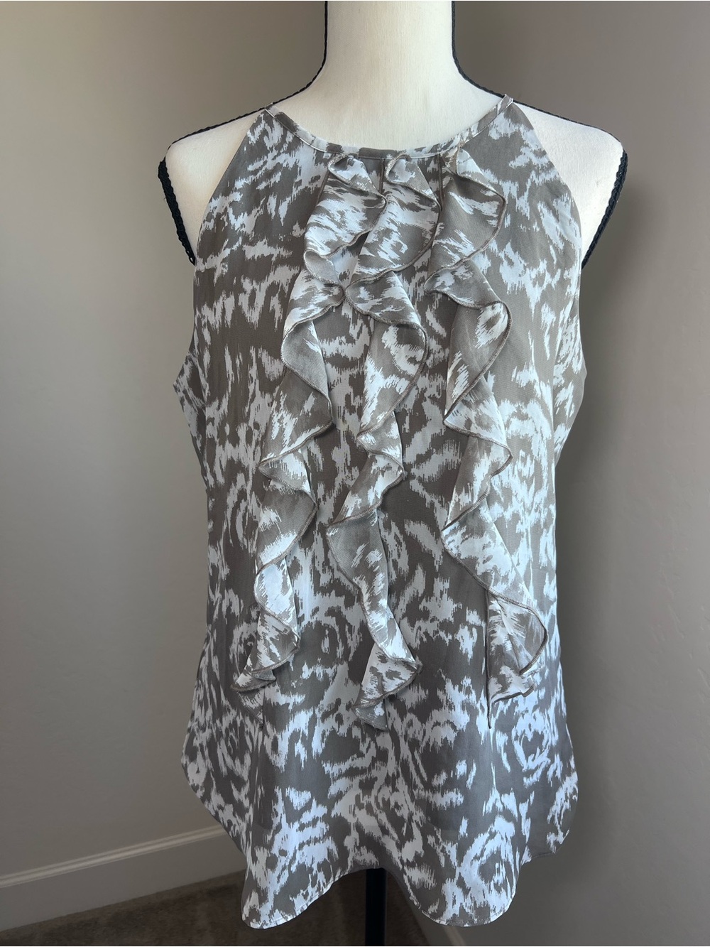 Women’s Sleeveless Floral Ruffled Chiffon Taupe & Ivory Ann Taylor Blouse Size 6